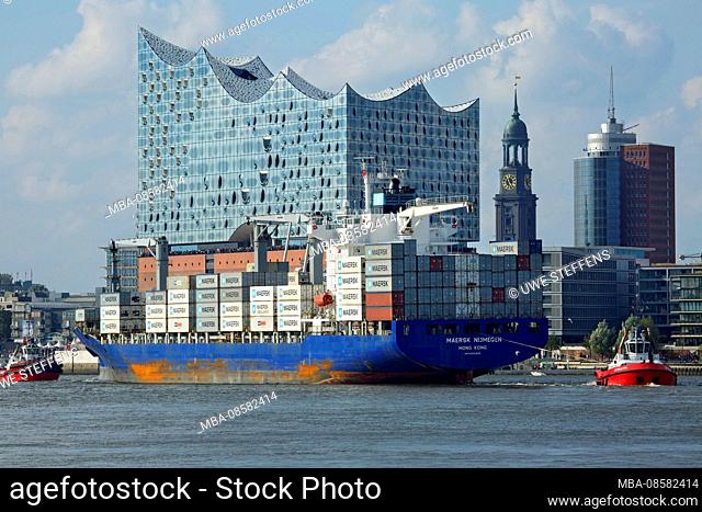 From the Hansahafen expiring container ship in front of Michel and Elbphilharmonie