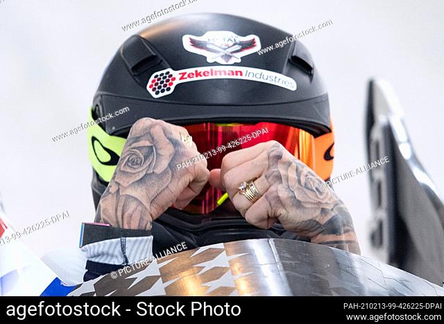 13 February 2021, Saxony, Altenberg: Bobsleigh, World Championships, Monobob, Women, 2nd run: Kaillie Humphries from USA in action at the start