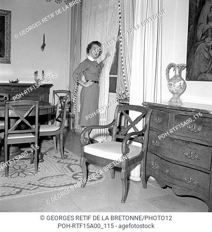 Line Renaud at home in Rueil-Malmaison. c.1954-1955 Photo Georges Rétif de la Bretonne