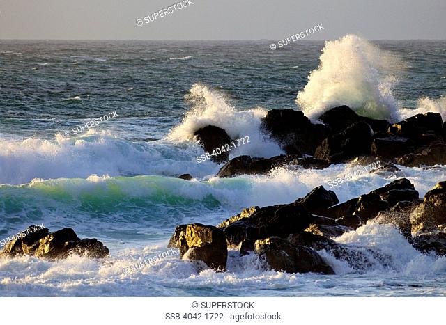 United Kingdom, Cornwall, St Ives, Rough seas off Porthmeor beach in evening sun