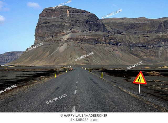 Ring Road, Route 1, rock massif Lomagnupur or Lómagnúpur, Southern Region, Iceland