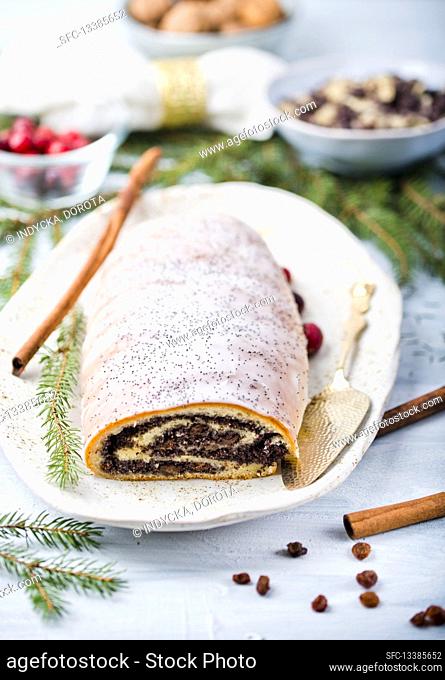 Poppyseed strudel with icing