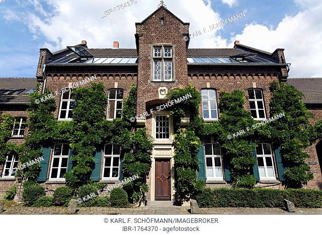 Historic Gut Selikum manor, Neuss-Reuschenberg, Lower Rhine region, North Rhine-Westphalia, Germany, Europe