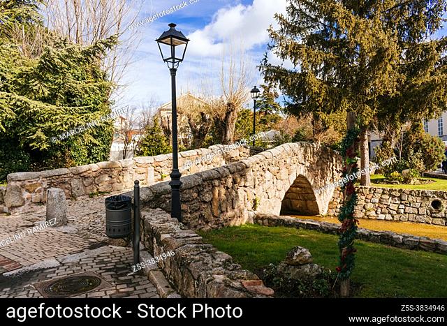 The Romanesque Bridge dates from medieval times and spans the Chozas stream giving access to the Church. It is masonry with granite stone