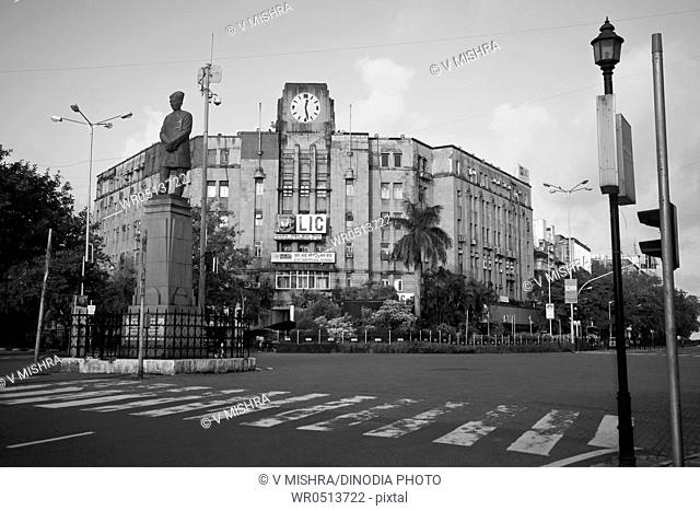 Asiatic industrial building and statue of sir dinshaw edulji wacha , churchgate , Bombay , Mumbai , Maharashtra 11-11-2010