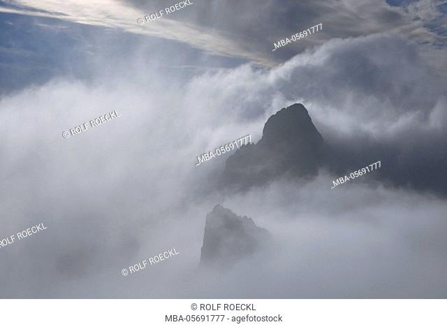 rock summits rise blurred from the sea of clouds, Scharnitzspitze and Oberreintalschrofen, view of Schüsselkarspitze, Wetterstein Range