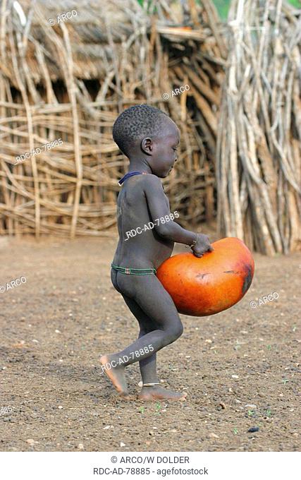 Toposa girl carrying calabash Nyanyagachor Sudan