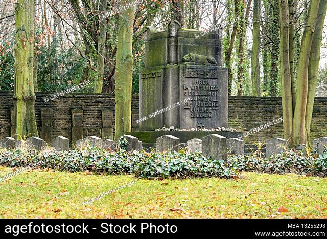 Berlin, Jewish cemetery Berlin Weissensee, Ehrenfeld for the Jewish soldiers who died in World War I, memorial