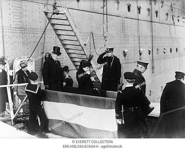 Woodrow Wilson disembarking from the USS George Washington in France, March 14, 1919. Wilson was accompanied by his wife, Edith