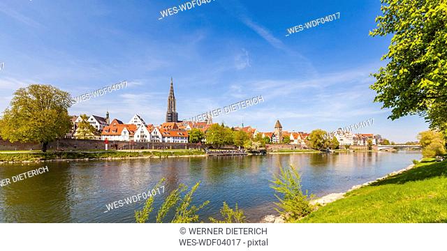 Germany, Ulm, view to the city with Danube River in the foreground