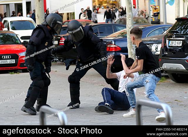 Madrid, Spain; 07.04.2021.- Police beat young people..Vox carries out its first act of electoral pre-campaign in Madrid in the working-class neighborhood of...