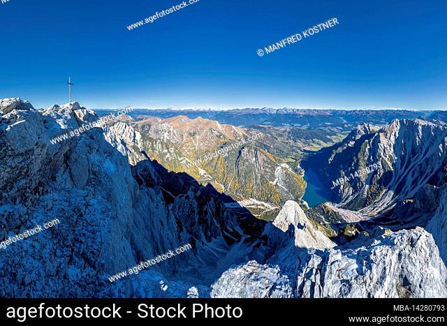 Braies, Dolomites, Province of Bolzano, South Tyrol, Italy. Summit panorama from the Seekofel with deep view of the Pragser Wildsee lake