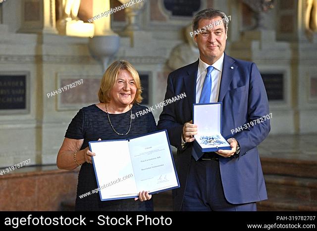 Eva GOTTSTEIN receives the Bavarian Order of Merit from Markus SOEDER (Prime Minister of Bavaria and CSU Chairman). Awarding of the Bavarian Order of Merit in...