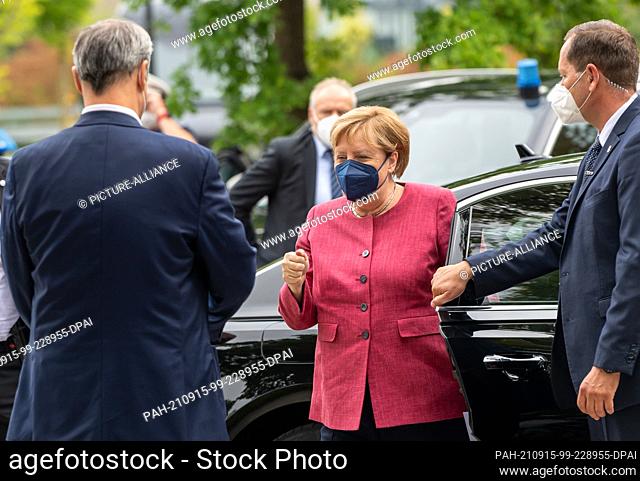 15 September 2021, Bavaria, Garching: Markus Söder (l, CSU), Minister-President of Bavaria, welcomes German Chancellor Angela Merkel during her visit to the Max...