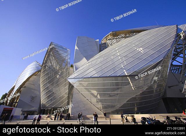 France, Paris, Fondation Louis Vuitton, museum, modern architecture, Frank Gehry architect,