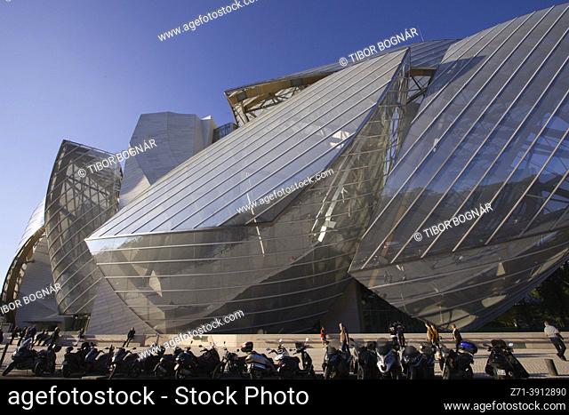 France, Paris, Fondation Louis Vuitton, museum, modern architecture, Frank Gehry architect,