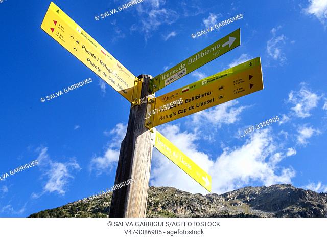 Signpost of information of roads in the valley of Vallibierna, Huesca, Aragon, Spain