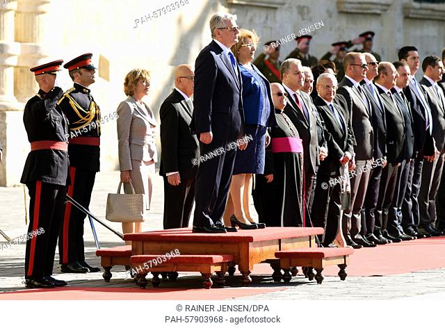 German President Joachim Gauck and his life partner, Daniela Schadt (3.f.L), are greeted with military honors by Maltese President Marie Louise Coleiro Preca in...