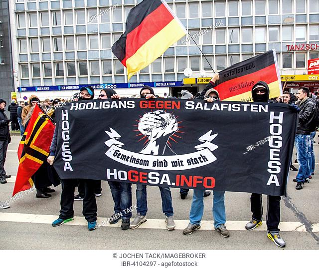 Demonstration, PEGIDA, Hogesa, hooligans, antifa, citizen initiative, Salafists, Wuppertal, North Rhine-Westphalia, Germany