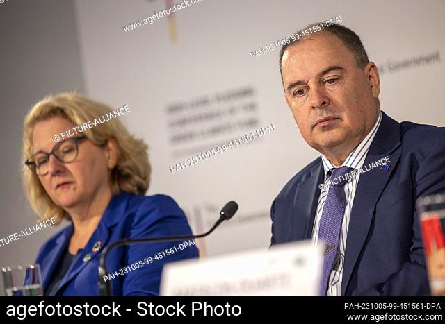05 October 2023, North Rhine-Westphalia, Bonn: Svenja Schulze (SPD) Federal Minister for Economic Cooperation and Development, sits next to Mark Brown