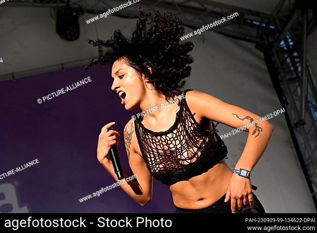 09 September 2023, Berlin: Danish musician Julie Pavon performs on stage at the Lollapalooza Festival Berlin on the grounds of the Olympiastadion