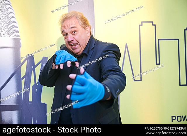 06 July 2023, Berlin: Oliver Kalkofe comes to the German Podcast Award ceremony at the Prince Charles wearing ""toad gloves""