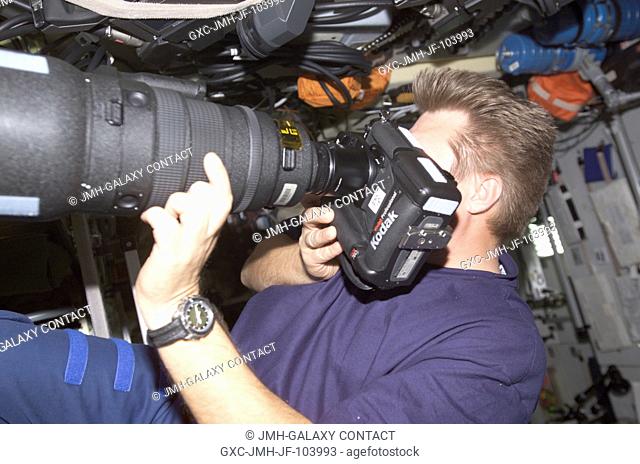 Cosmonaut Yuri I. Onufrienko, Expedition Four mission commander representing Rosaviakosmos, takes Earth observation photos with an electronic still camera...