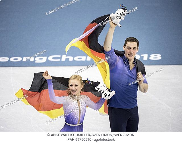 Aljona SAVCHENKO/ Bruno MASSOT, Germany, 1.Platz, auf der Ehrenrunde with Fahnen, Flagge, Fahne, Sieger, Olympiasieger, Olympiasiegerin