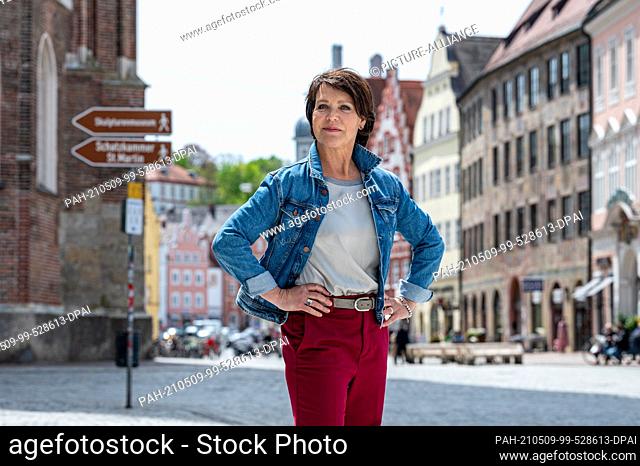 08 May 2021, Bavaria, Landshut: Janina Hartwig, actress, stands in the old town during a break in filming. In the Bavarian town of Landshut