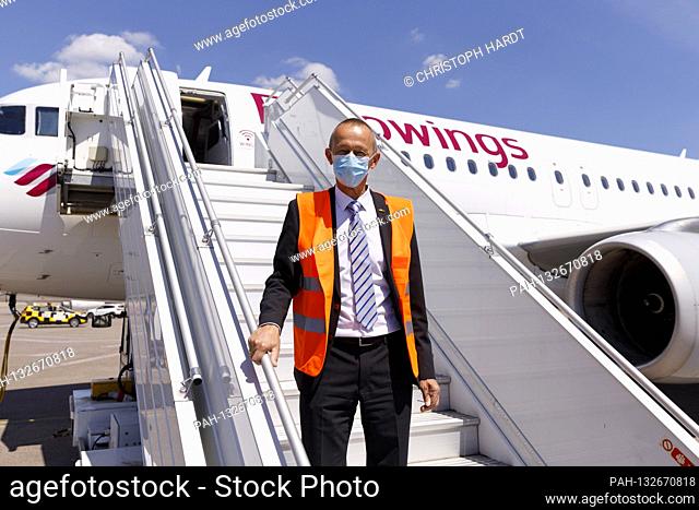 Johan Vanneste with mouth guard at the presentation of the security concept at Cologne Bonn Airport during the corona crisis 'Safe in Corona times'