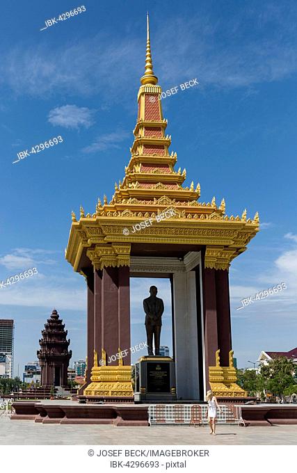 Statue of Norodom Sihanouk in front of Independence Monument, King Monument, Phnom Penh, Cambodia