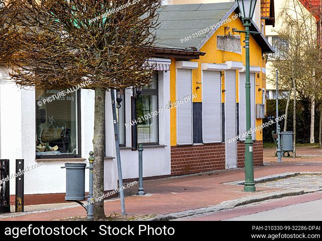 22 March 2021, Mecklenburg-Western Pomerania, Koserow: A closed snack bar on the main street in Koserow on the Baltic Sea island of Usedom
