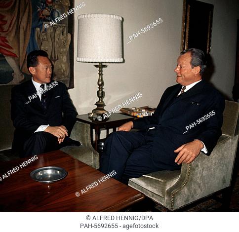 Prime Minister of Singapore Lee Kuan Yew (1959-1990) meeting with German Chancellor Willy Brandt (R) in Bonn, Germany, in October 1970