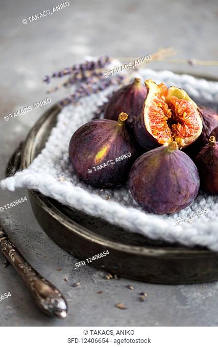 Fresh figs on a pot holder