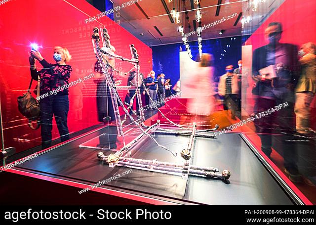 08 September 2020, Rhineland-Palatinate, Mainz: During the press tour, journalists walk past a folding travel throne (probably from the 2nd half of the 4th...