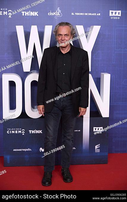 Jose Coronado asiste al estreno de 'Way Down' en el Cine Capitol el 10 de noviembre de 2021 en Madrid, España