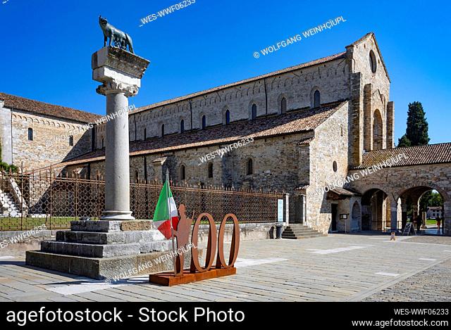 Italy, Friuli Venezia Giulia, Aquileia, Monument in front of Basilica di Santa Maria Assunta