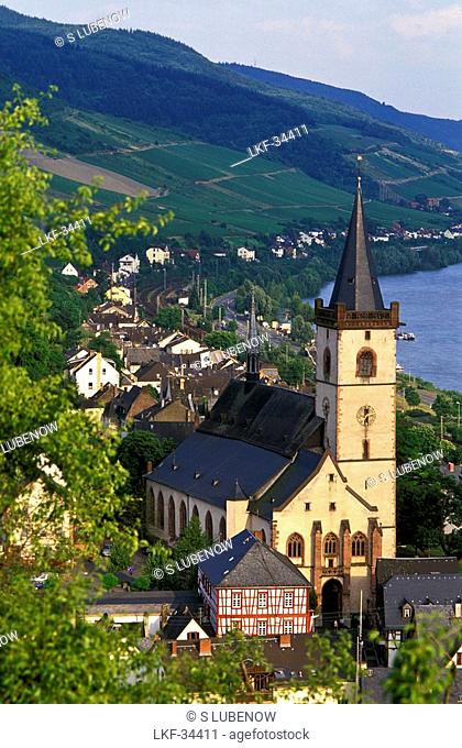 View of Lorch and the river Rhein, St. Martins church in the foreground, Rheingau, Germany