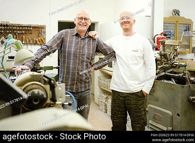 16 June 2020, Hessen, Erbach: Jürgen Schott (l), owner of the mammoth workshop Schott, and his son Dominik are in the workshop
