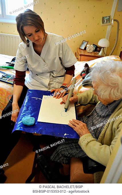 Reportage on art therapy in Ham hospital?s retirement home, France. Art therapy sessions are offered to residents in order to maintain or rehabilitate their...