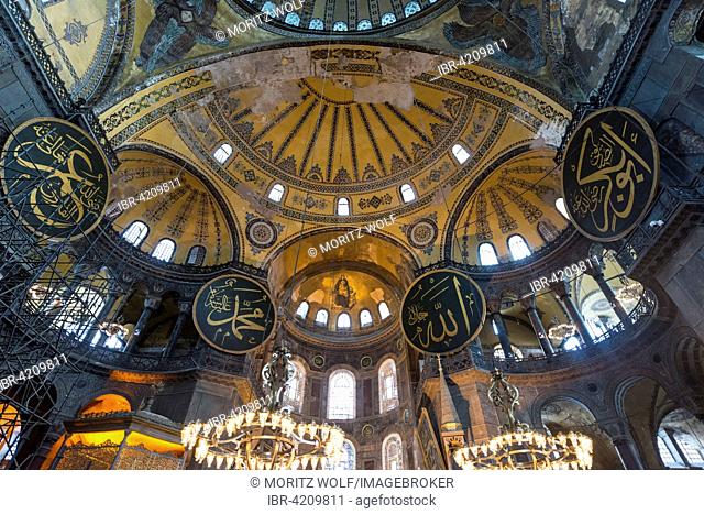 Main area of the Hagia Sophia, dome, Ayasofya, interior, UNESCO World Heritage Site, European Side, Istanbul, Turkey