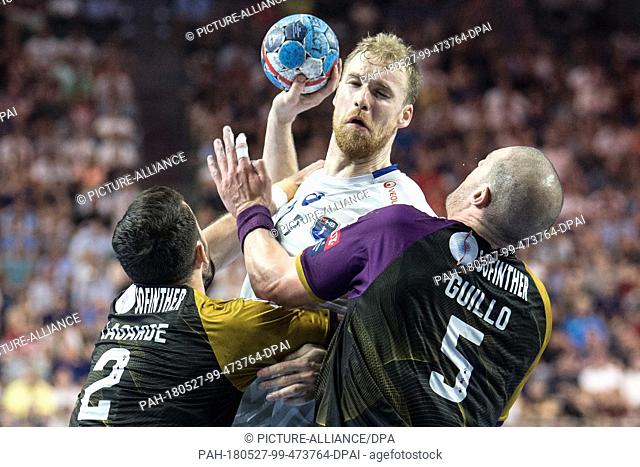 27 May 2018, Germany, Cologne: Handball Champions League final, HBC Nantes vs Montpellier HB at the Lanxess Arena: Romain Legarde (l) and Romaric Gillo (r) of...
