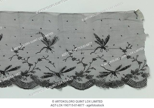 Strip of black machine side with dragonflies, Strip of black machine side: machine Chantilly side. The repeating pattern consists of two flying dragonflies