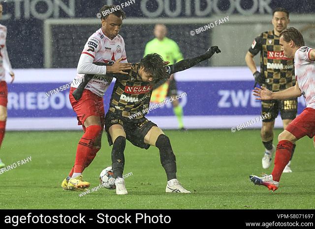 Essevee's Thiam Cheik Ahadou and STVV's Daichi Hayashi fight for the ball during a soccer game between SV Zulte-Waregem and Sint-Truidense VV