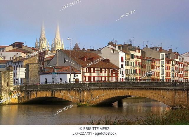 Bridge over the river Nive in the morning light, Cathedral and half-timbered houses in the background, The Way of St. James, Roads to Santiago, Voie du littoral