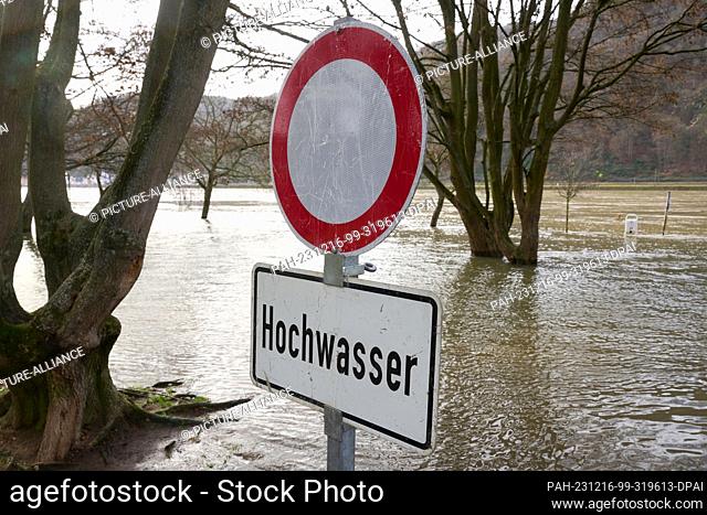 16 December 2023, Rhineland-Palatinate, Lahnstein: The riverside promenade in Lahnstein is flooded. The peak of the flood is expected on the Middle Rhine today
