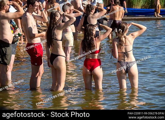 11 August 2022, Mecklenburg-Western Pomerania, Ribnitz-Damgarten: Festival visitors visit the water world at Pangea festival
