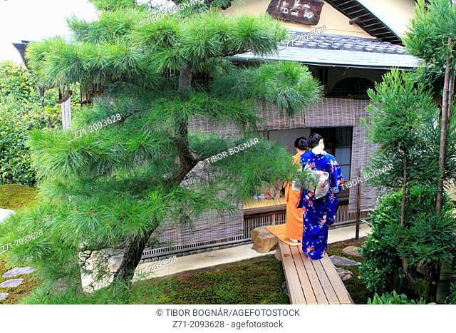 Japan, Kyoto, Daitokuji Temple, Zuiho-in, garden, people,