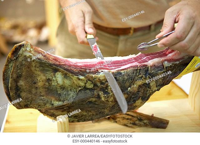 Slicing ham. Bioterra, fair of organic products, ecological management and the environment, FICOBA, Basque Coast International Fair