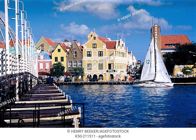 St. Ana Bay crossed by The Queen Emma floating pontoon bridge at the center of Willemstad, Curaçao, Netherlands Antilles